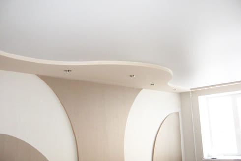 Натяжной потолок белый сатин