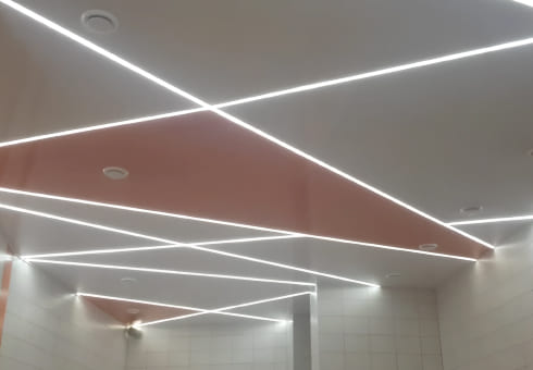 Комбинированный потолок на кухне